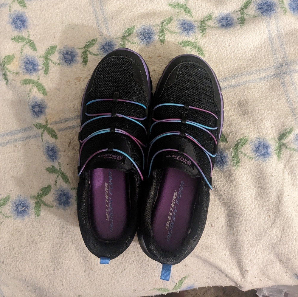 Sketchers sport shoes